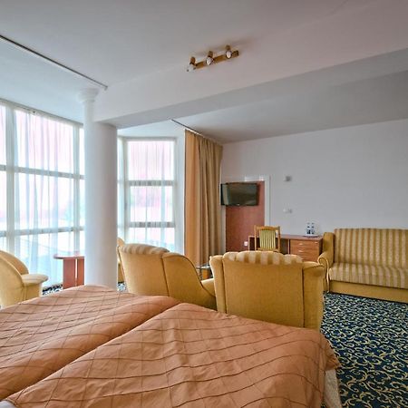 Hotel Sezam Крачкова Экстерьер фото